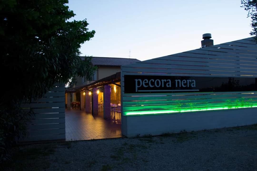 Гостевой дом Country-House Pecora Nera Мошано-Сант'Анджело Экстерьер фото